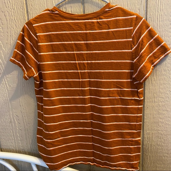 Universal Thread V-Neck - Picture 2 of 4